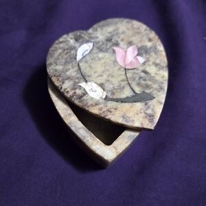 Heart-Shaped Stone Jewelry Box with Pink Floral Design